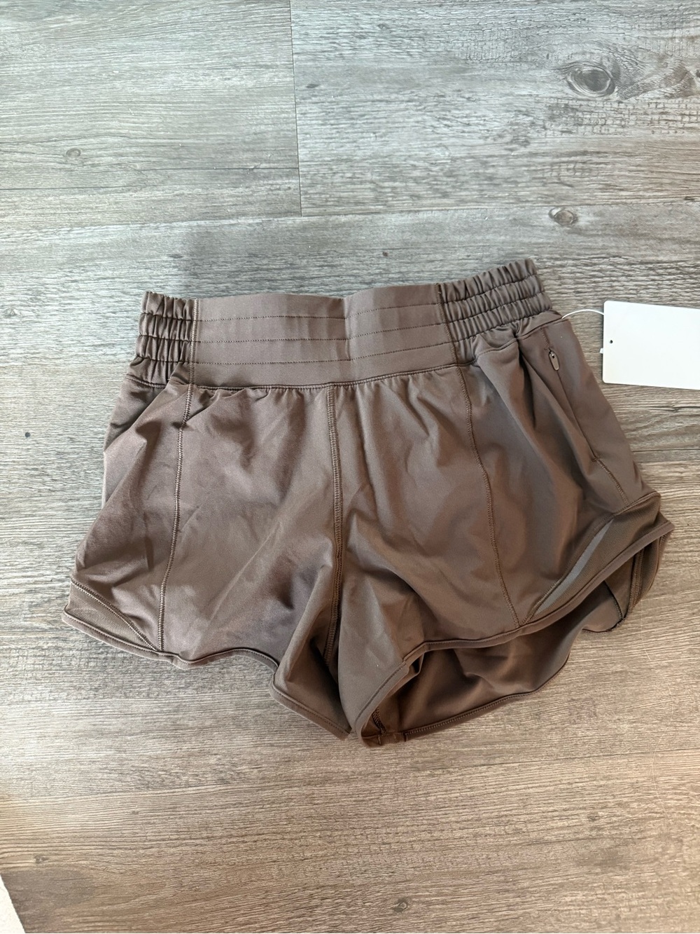 NWT Lululemon Hotty Hot High Rise Short 2.5” Lined Size 4 Walnut Crunch Brown! - Picture 2 of 11